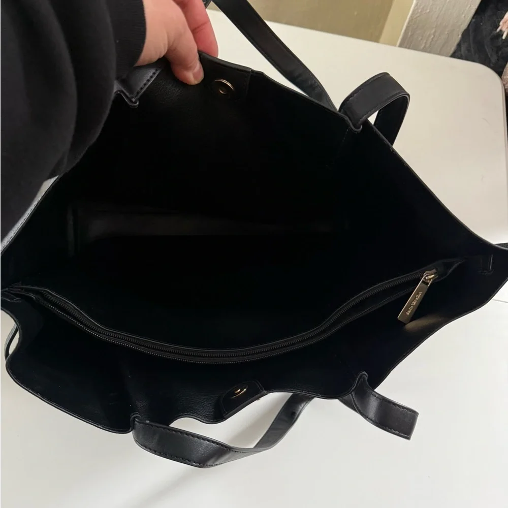 Michael Kors Emilia Large East West Bucket Tote Bag - Picture 2 of 9